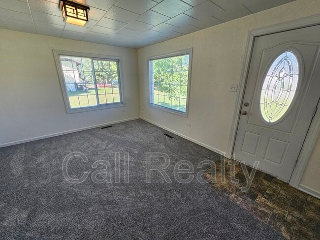 Building Photo - 5203 N Evergreen Rd