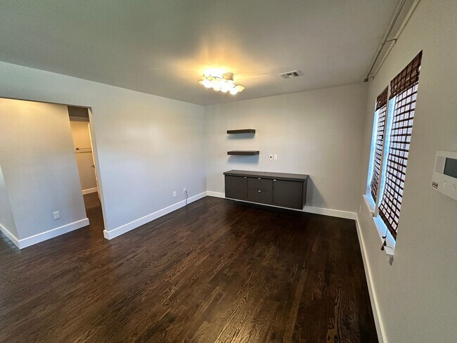 Foto del edificio - For Rent: Updated 3 Bed, 1.5 Bath Split-Le...
