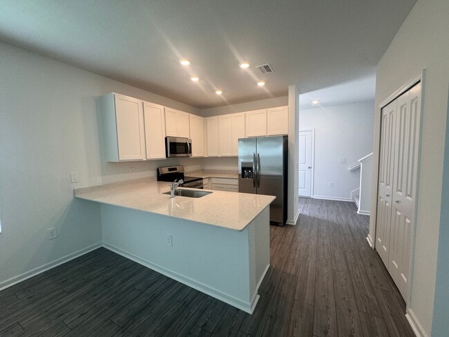 Building Photo - 4923 SW 81st Ln