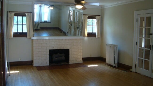 Photo - 713 E 8th St (Bloomington, IN) House