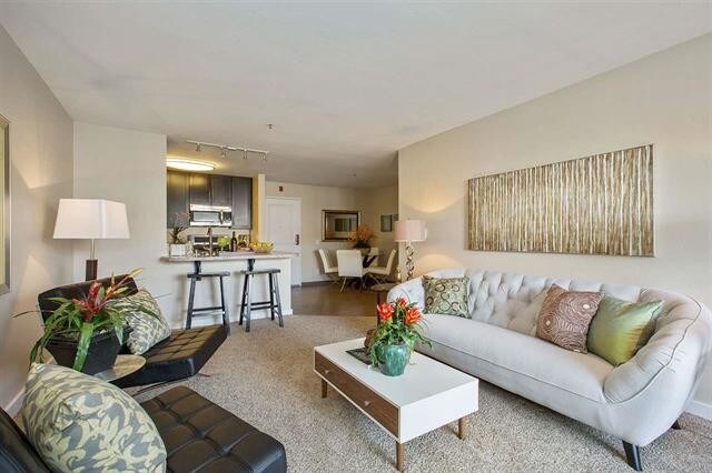 Foto principal - 6400 Christie Ave
