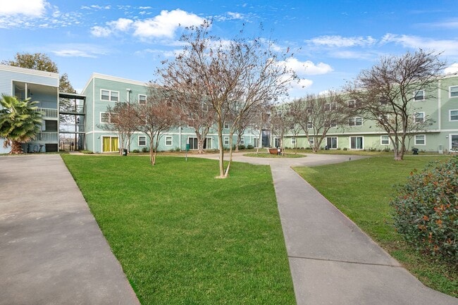 Foto del edificio - BEAUTIFULY RENOVATED 2 BED 1 BATHROOM IN GENTILLY AREA