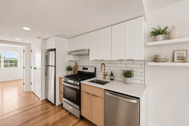 Building Photo - 5440 Fifth Ave