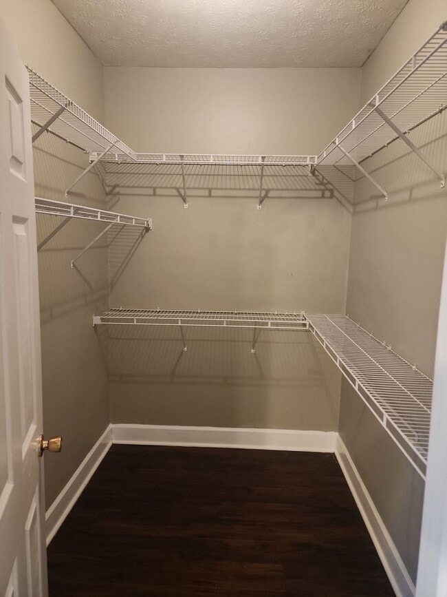 Building Photo - Prime North Columbus Location – 3 Bedrooms, 2 Baths - COMING SOON!