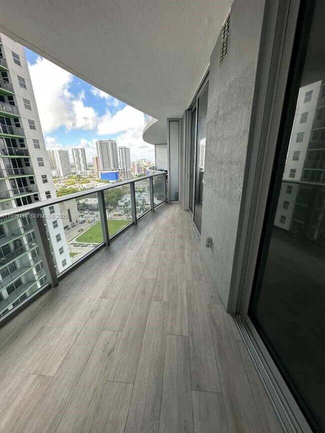 Foto del edificio - 488 NE 18th St