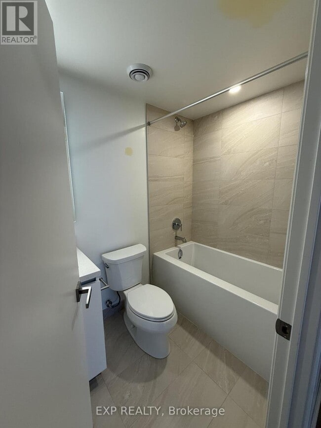 Photo du bâtiment - 4015 The Exchange