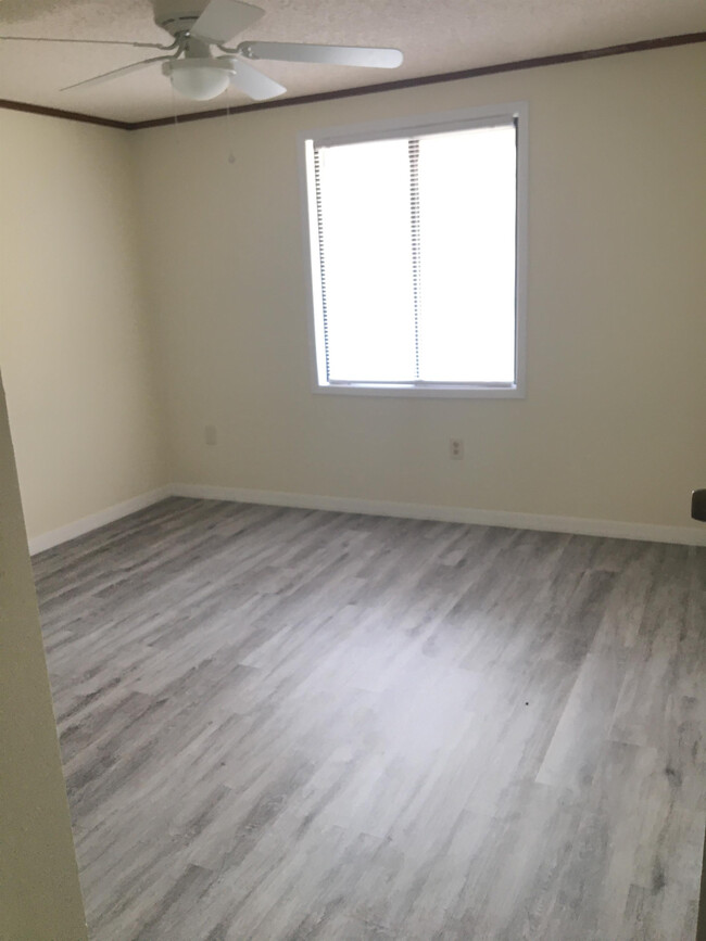 Building Photo - 15116 Pine Meadows Dr