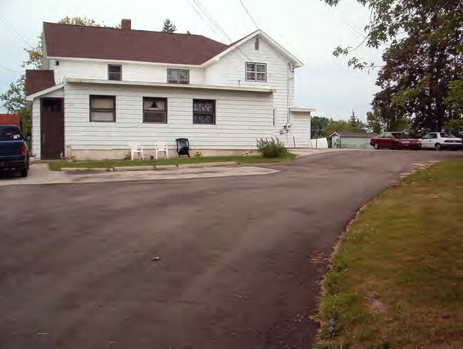 Building Photo - 103 N Reinberg St