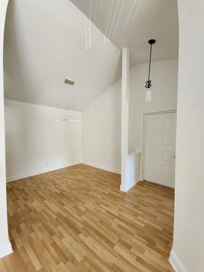 Building Photo - 10420 SW 158th Ct