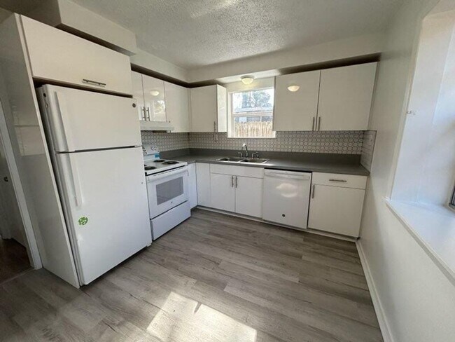 Foto del edificio - 760 Greenway Pl