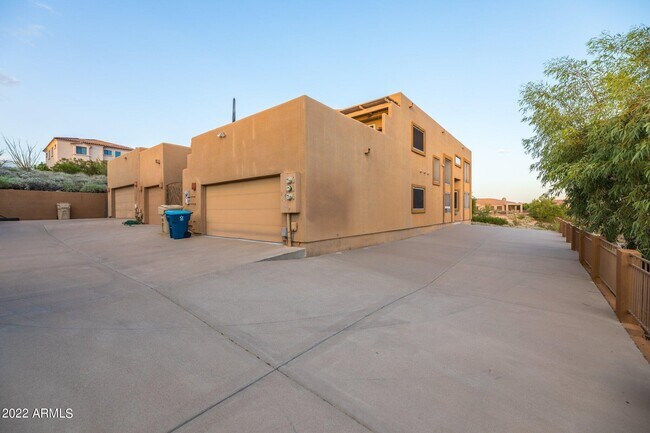 Building Photo - 13022 Mountainside Dr