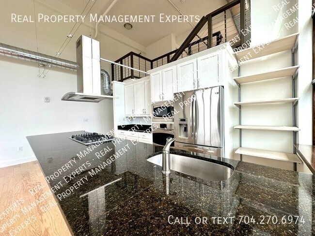 Foto del edificio - Stunning 2BR/2BA Condo in Uptown Charlotte!