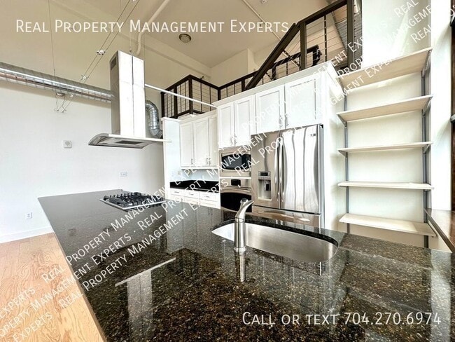Building Photo - Stunning 2BR/2BA Condo in Uptown Charlotte!