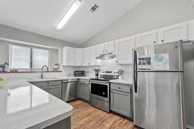 Building Photo - 2308 Wilmette Dr