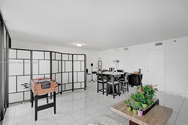 Building Photo - 9300 Bay Harbor Ter