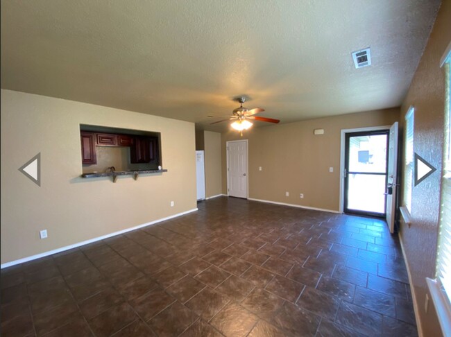 Foto del edificio - TWO BEDROOM DUPLEX IN THE HEART OF ELKINS ...