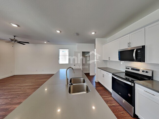 Foto del edificio - 9123 Taft Point Ct