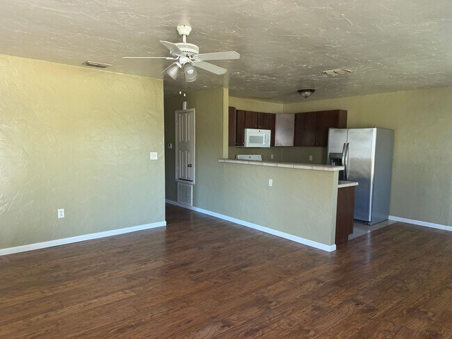 Foto del edificio - 570 Sterling Price St