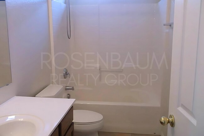 Foto del edificio - Beautiful 3-bedrooms, 2.5-baths home in th...