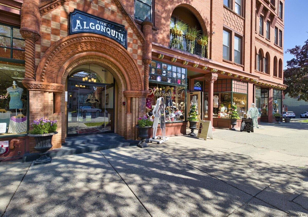 510 Broadway, Saratoga Springs, NY 12866 Room for Rent in Saratoga Springs, NY