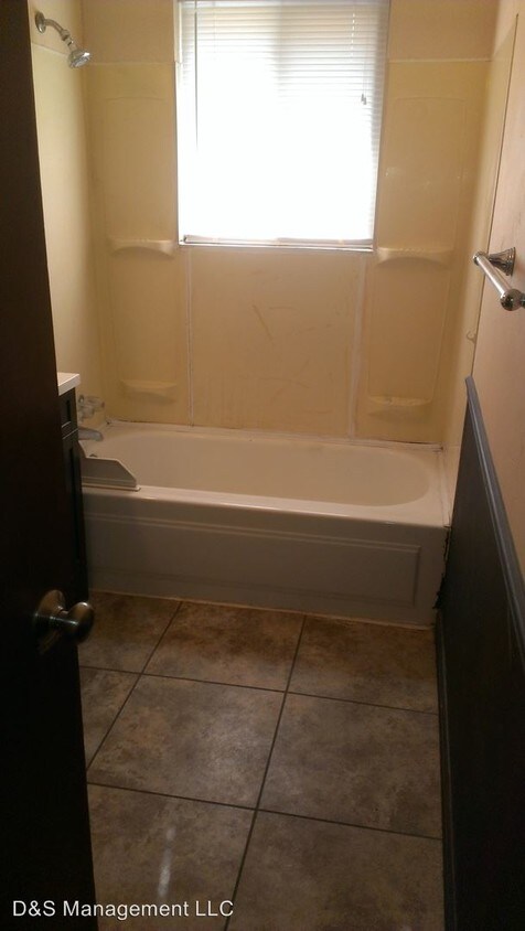 Foto del edificio - 3 br, 1.5 bath House - 801 N. Norman Avenue
