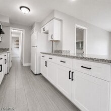 Building Photo - 800 Willow Dr