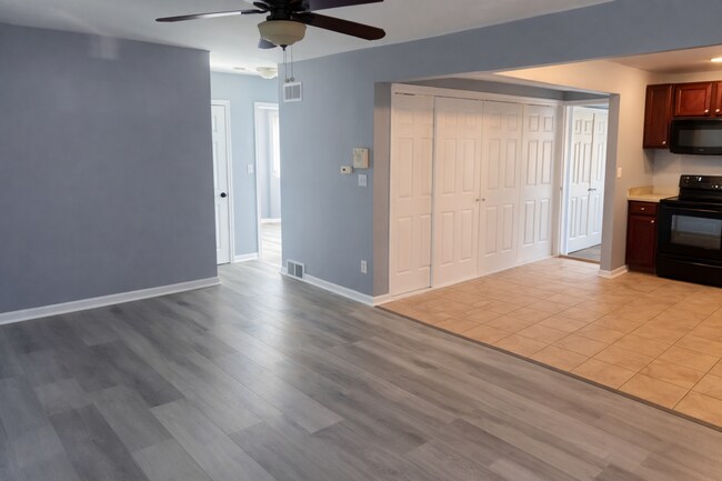 Foto del edificio - Cute Two Bedroom Plus Bonus Room in KCK