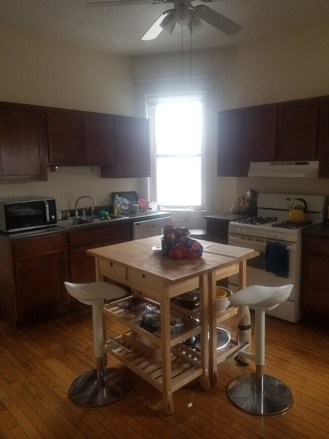 Foto del edificio - 2615 N Halsted St