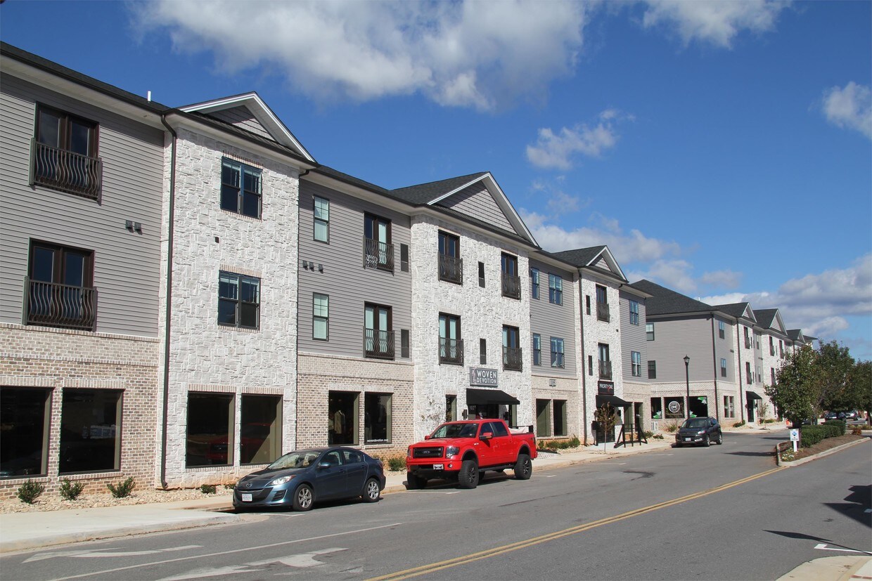 105 Cornerstone St Unit 208, Lynchburg, VA 24502 Room for Rent in