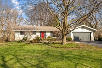 Building Photo - 221 Tanoak Ln