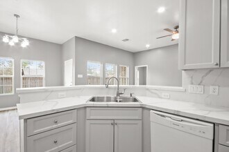 Building Photo - 535 Corydon Dr
