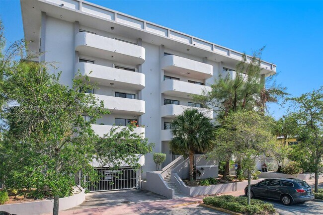 Building Photo - 130 S Shore Dr