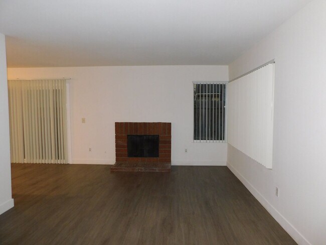 Foto del edificio - 3525-3529 W. Park Balboa Ave.