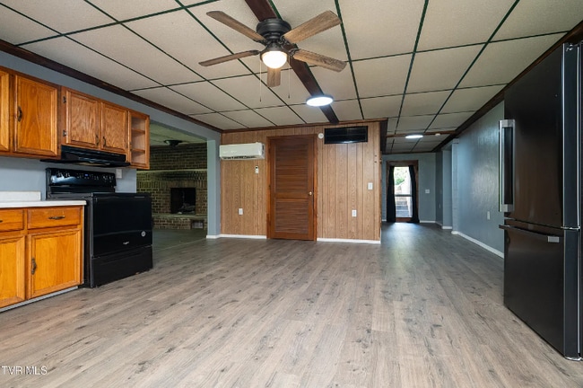 Foto del edificio - 121 Dee Runion Rd