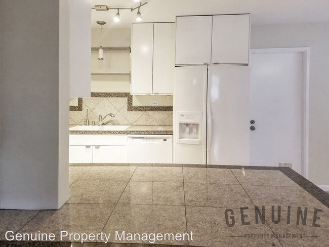 Building Photo - 2 br, 2 bath House - 2000 Meyer Place Unit A3