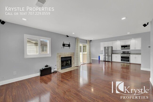 Building Photo - Lovely Townhome blocks from St. Pat's high...