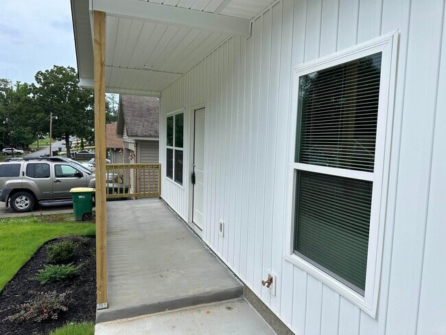 Building Photo - 2215 Perry St