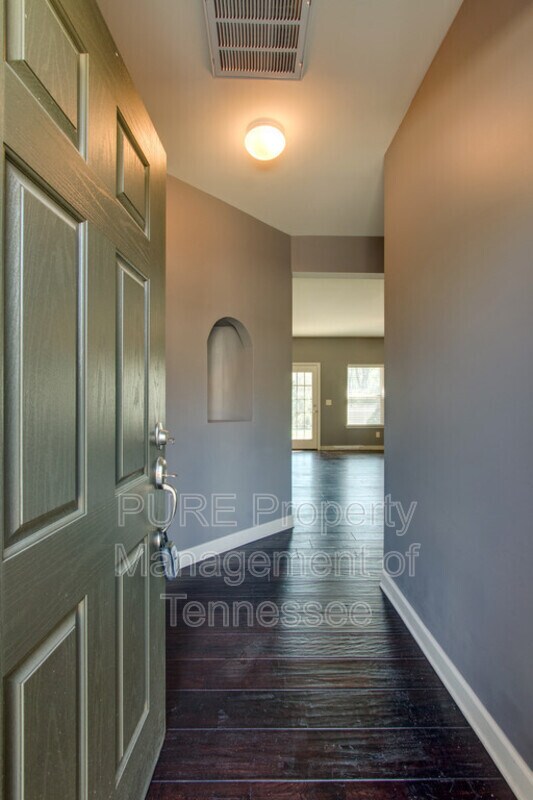 Building Photo - 735 Tulip Grove Road