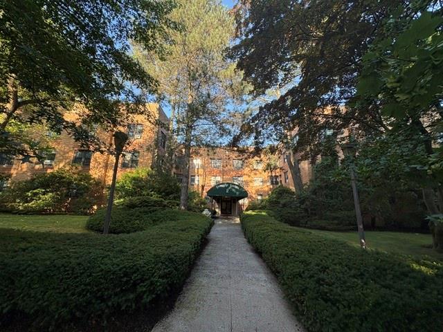 Foto del edificio - 2 Greenridge Ave