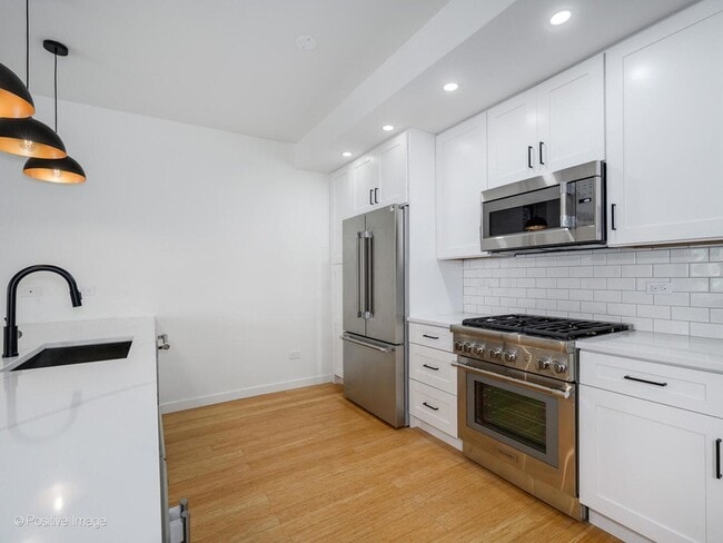 Foto del edificio - 842 N Wolcott Ave