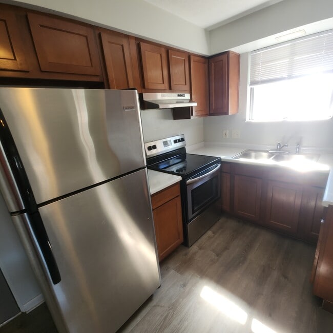 Kitchen - 365 Argyle Ave