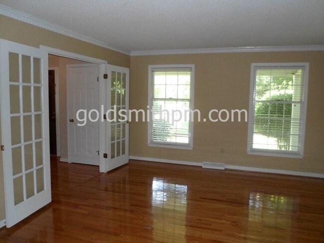 Foto del edificio - 14 Bateswood Dr