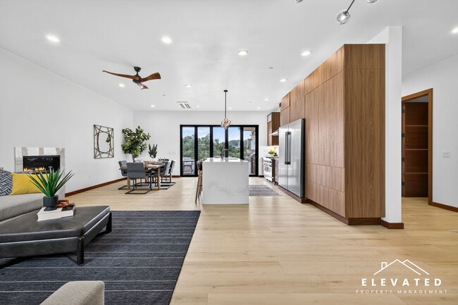 Foto del edificio - 5044 Linda Ln