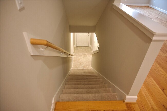 Foto del edificio - 8705 Bryam St