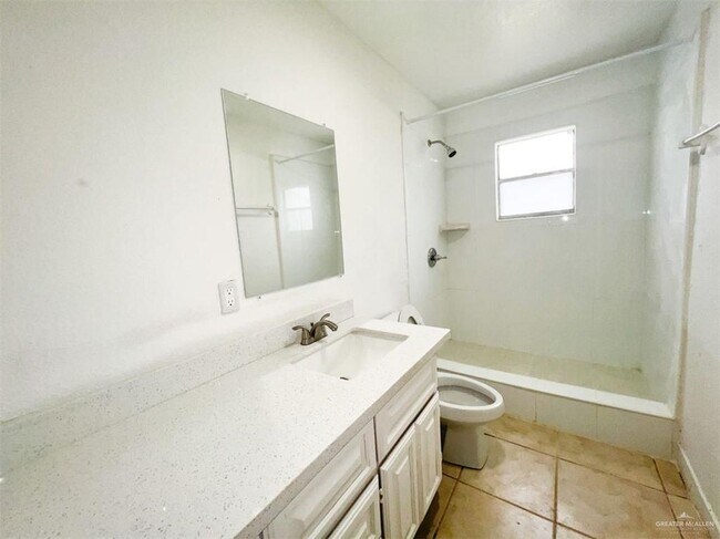 Building Photo - 1505 Janie St