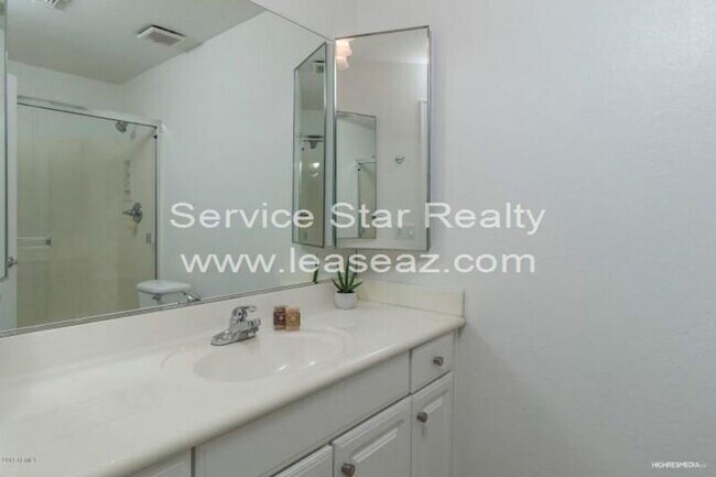 Building Photo - 2019 E Campbell Ave