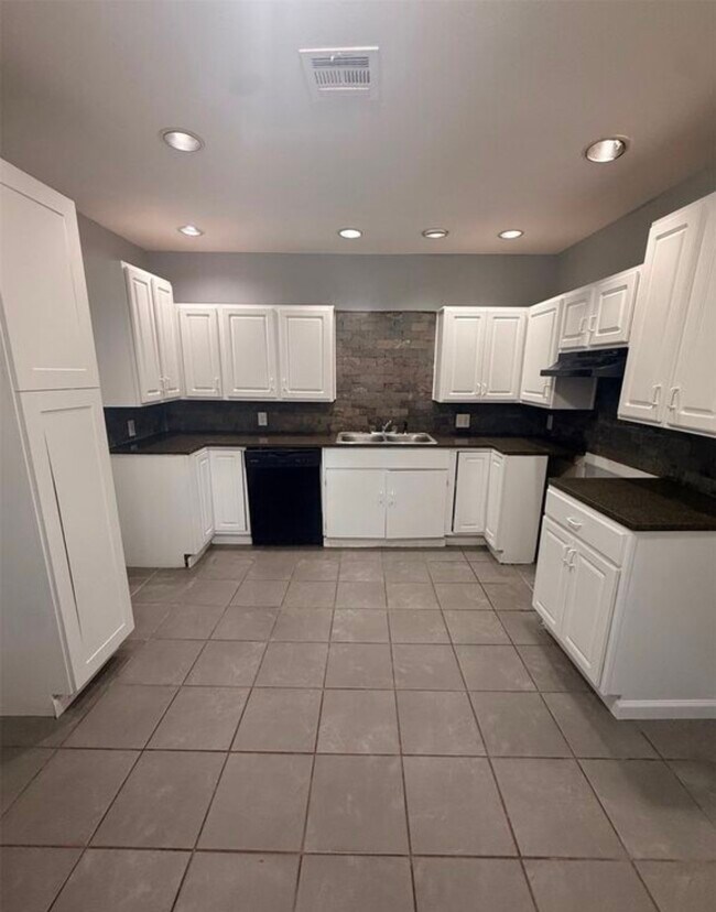 Foto del edificio - 5318 W 12th St