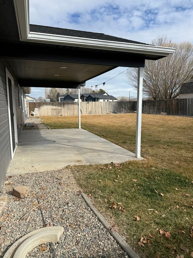 Photo - 938 Elberta Dr House