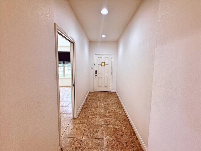 Building Photo - 3500 Esperanza Dr