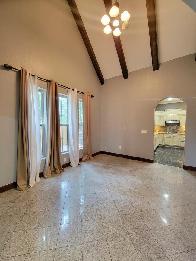 Foto del edificio - 516 Lakeview St